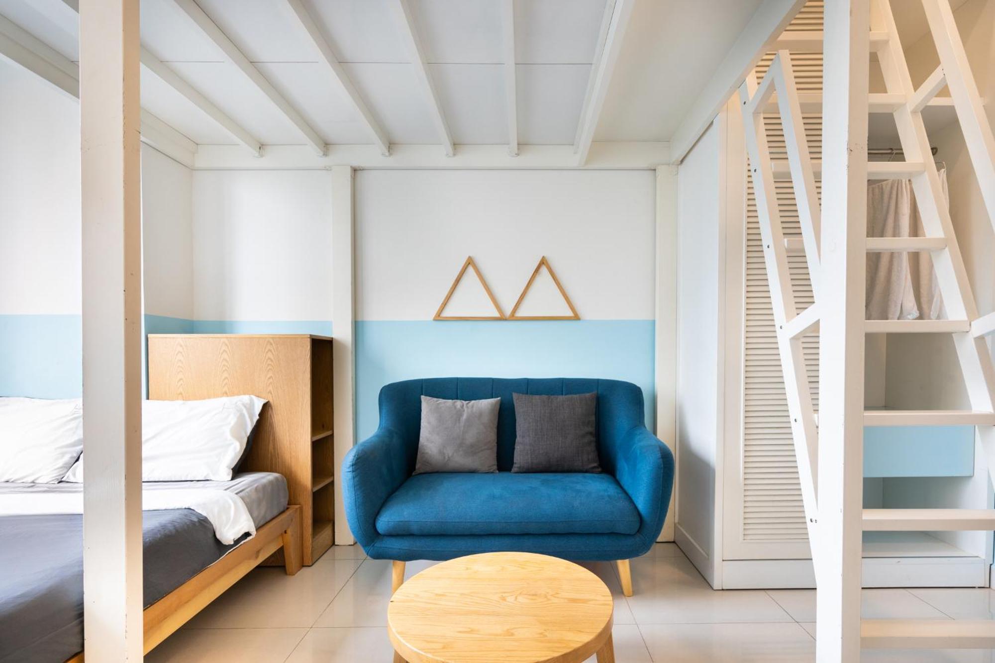 Căn hộ 2 Beds At Rivergate Residences *